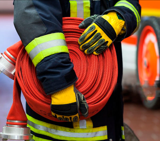 equipos bomberos manguera incendios