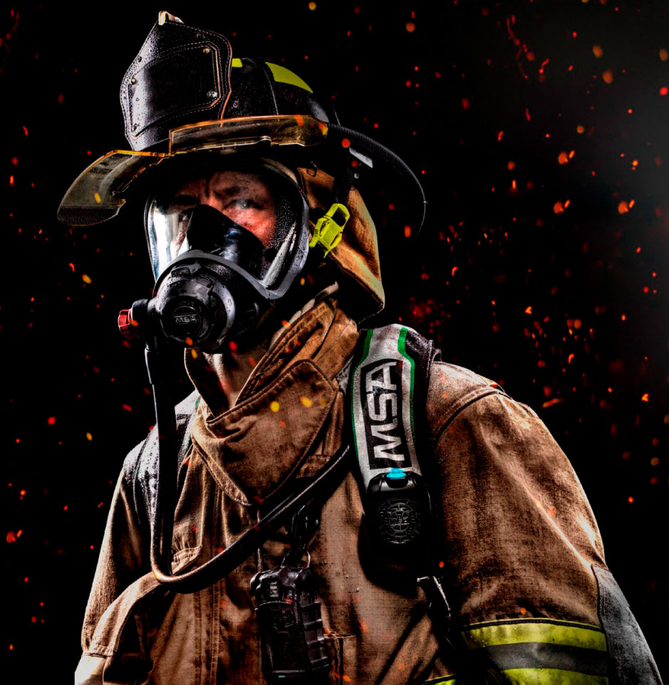 bombero con equipo de respiración - KPN Colombia