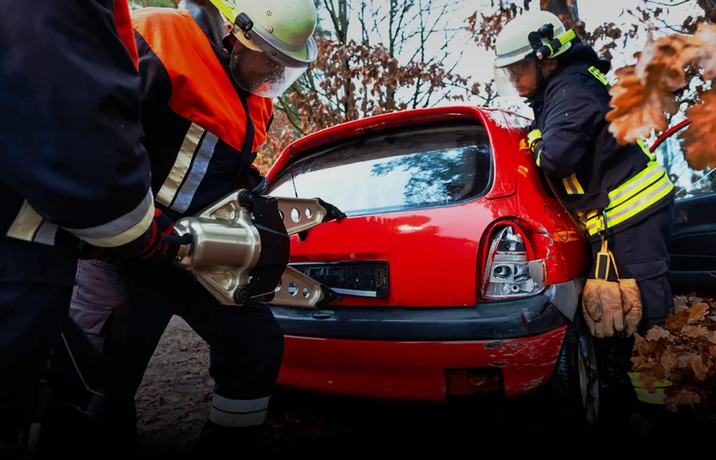 Aprende con nosotros que es una cizalla hidráulica y cómo usarla en rescate vehicular - KPN