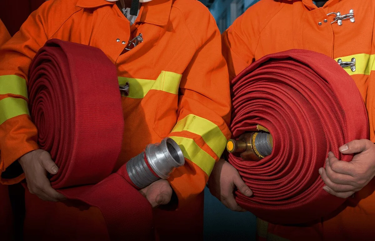 Cómo Usar una Manguera Contra Incendios: Guía para Emergencias